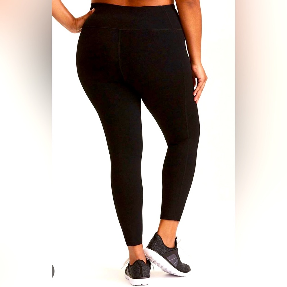 Torrid 2 High Rise Capri Leggings Black